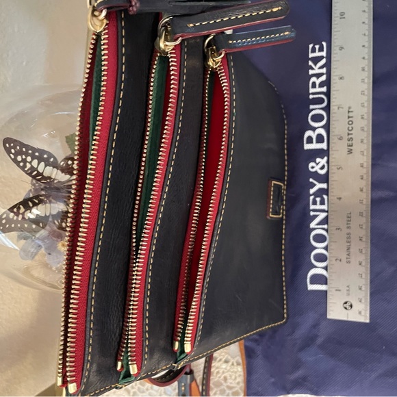 Dooney & Bourke Florentine Leather Triple Zip Crossbody bag Navy, NWOT - Picture 4 of 8